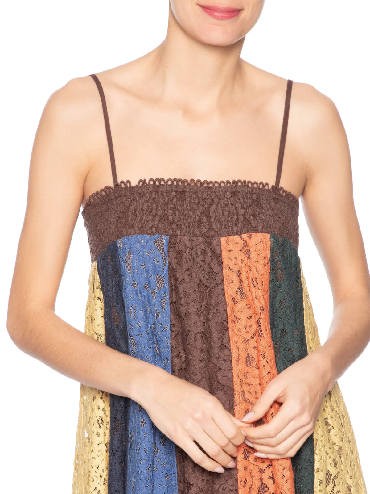 FARM Rio | Vestido Artesanal Patch Rendas Marrom Farm