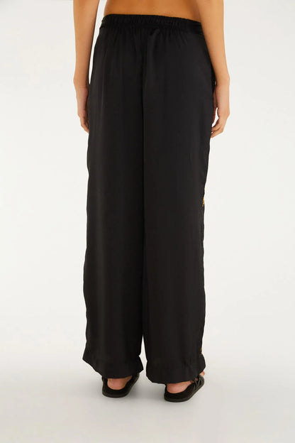 Calça Bordada Colecionáveis