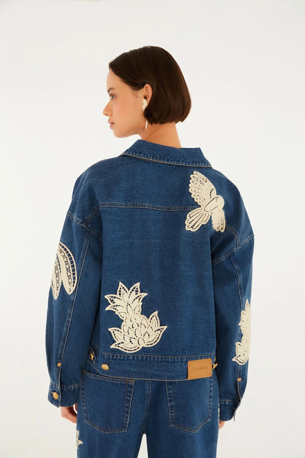 FARM Rio |  Calça Jeans Bordado Guipure